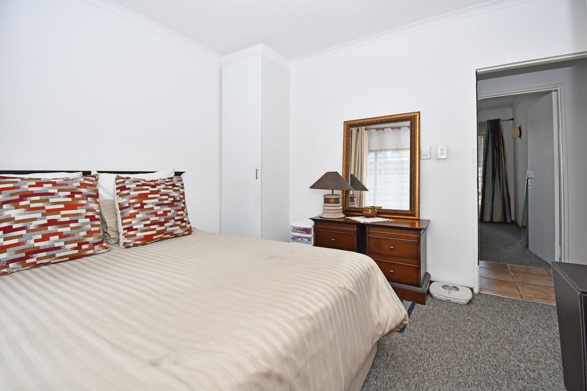Townhouse For Sale In Sandton - Photo 2