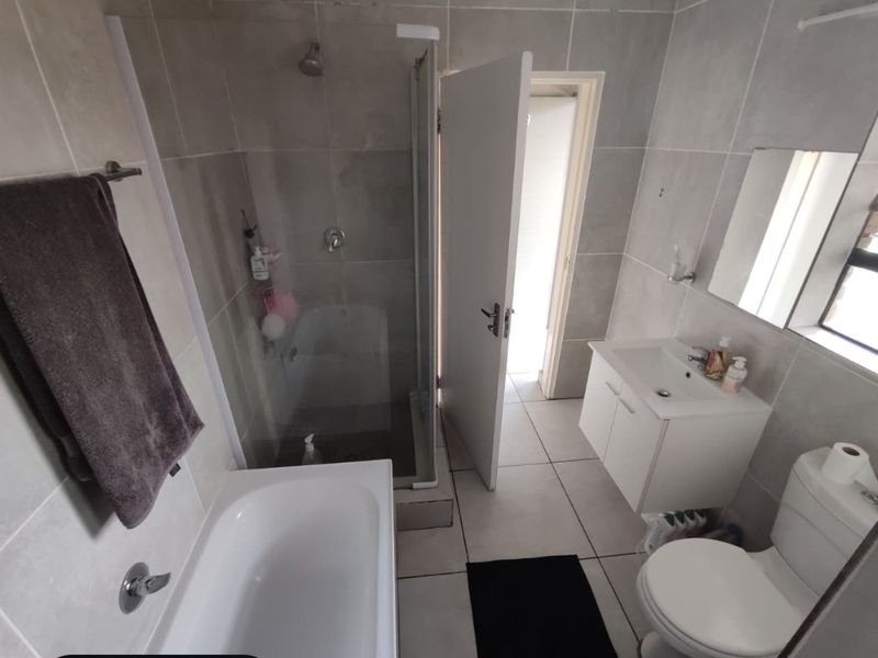 Apartment For Sale In Benoni - Photo 4