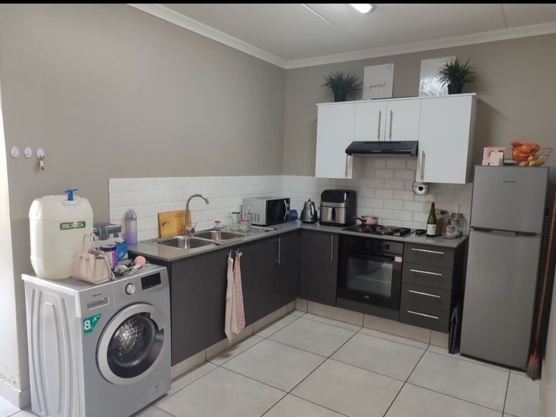 Apartment For Sale In Benoni - Photo 1