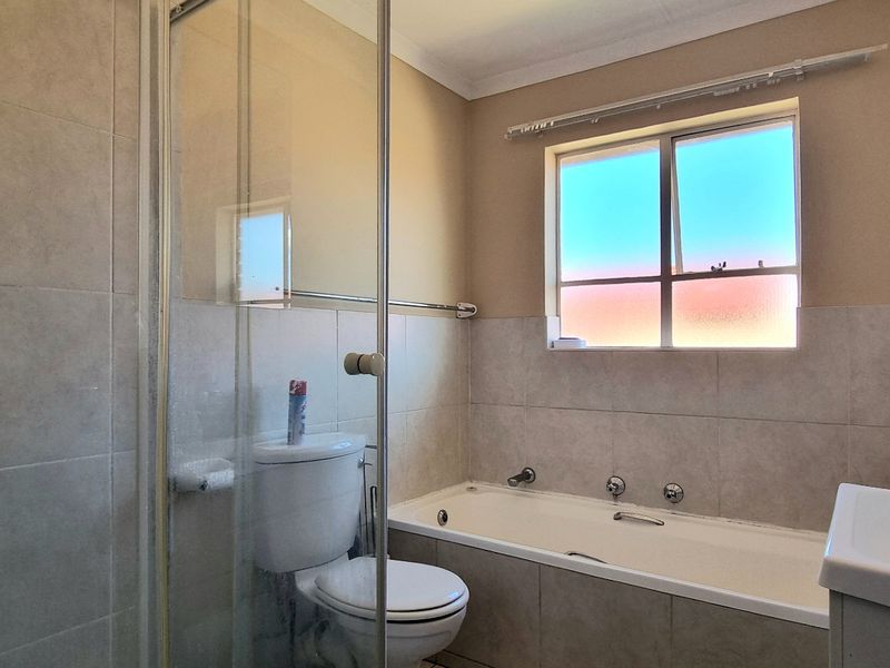 Apartment For Sale In Johannesburg - Photo 6