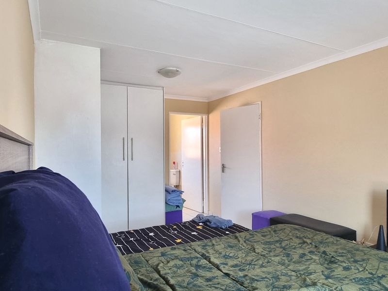 Apartment For Sale In Johannesburg - Photo 9