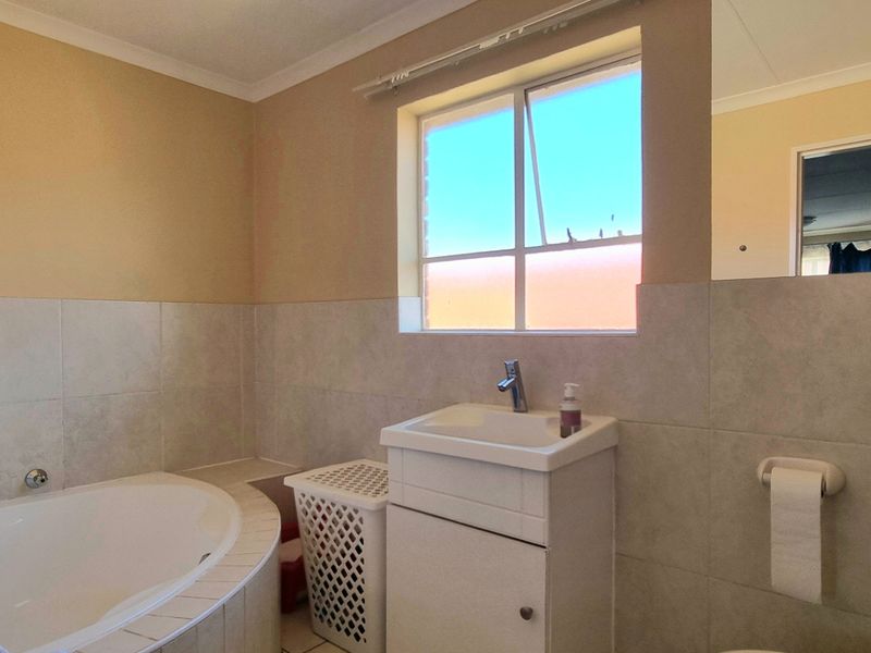 Apartment For Sale In Johannesburg - Photo 8