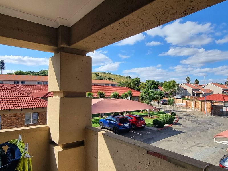 Apartment For Sale In Johannesburg - Photo 5