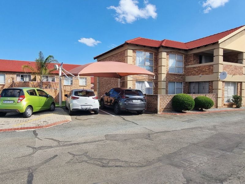 Apartment For Sale In Johannesburg - Photo 3