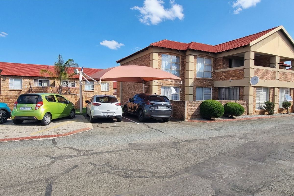 Apartment For Sale In Johannesburg - Photo 3