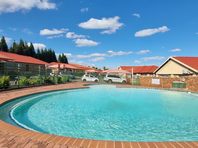 Apartment For Sale In Johannesburg - Photo 2