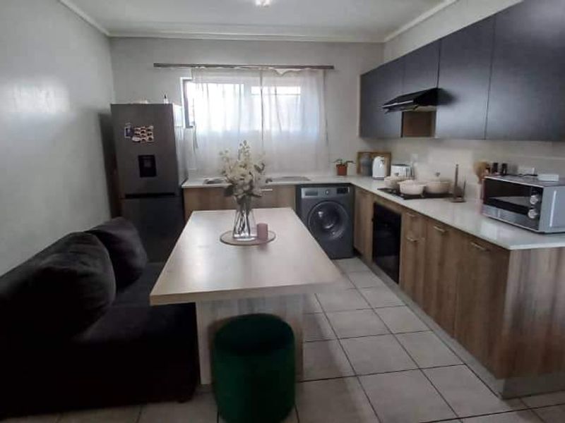 Apartment For Sale In Pretoria - Photo 6