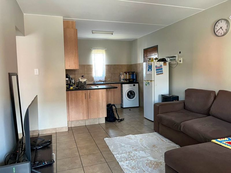 Apartment For Sale In Johannesburg - Photo 6