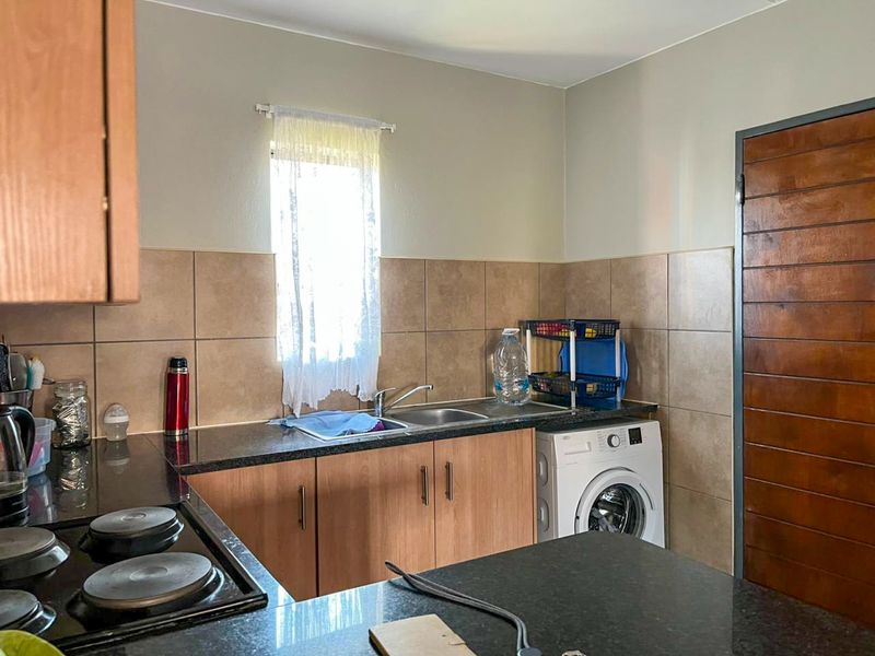 Apartment For Sale In Johannesburg - Photo 3
