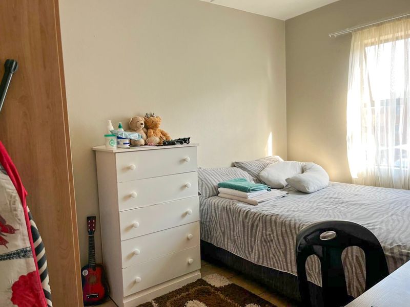 Apartment For Sale In Johannesburg - Photo 8