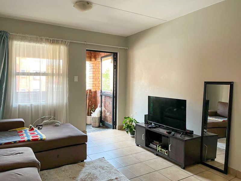Apartment For Sale In Johannesburg - Photo 5