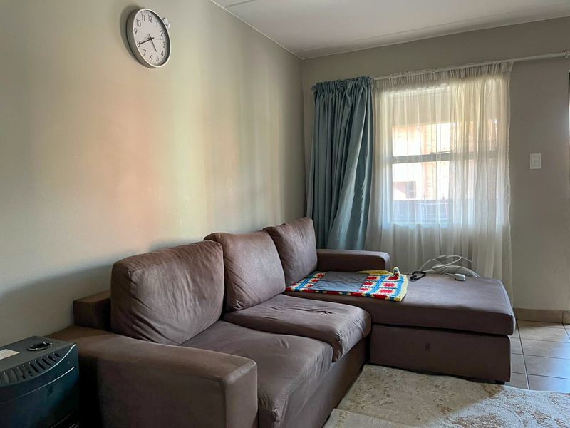 Apartment For Sale In Johannesburg - Photo 4