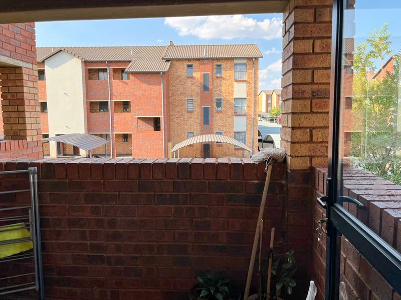 Apartment For Sale In Johannesburg - Photo 10