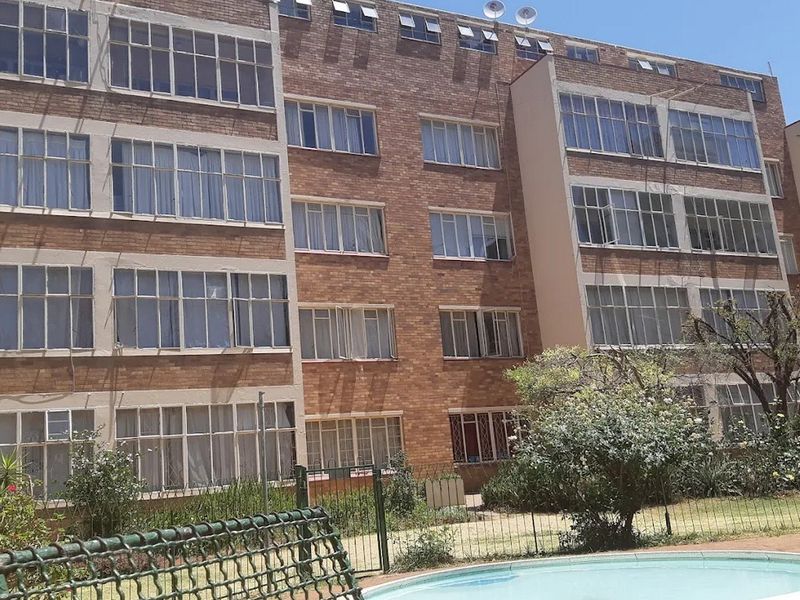 Apartment For Sale In Johannesburg - Photo 1