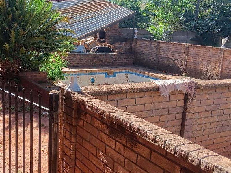 House For Sale In Akasia - Photo 2