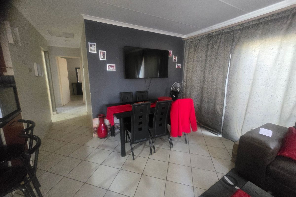 House For Sale In Pretoria - Photo 2