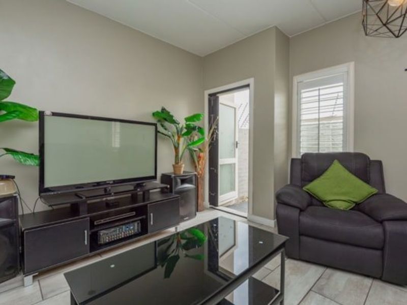 Townhouse For Sale In Alberton - Photo 8