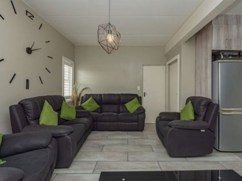 Townhouse For Sale In Alberton - Photo 7