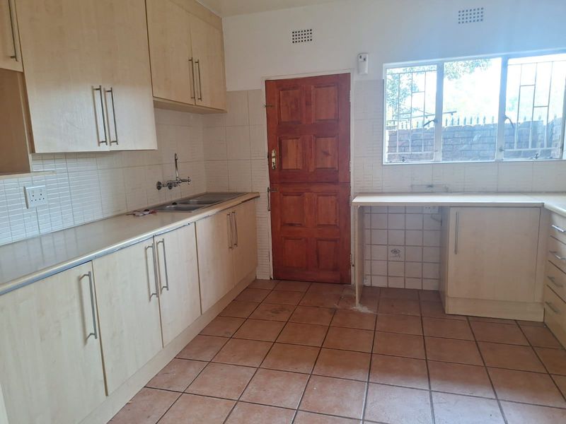 Townhouse For Sale In Kempton Park - Photo 3