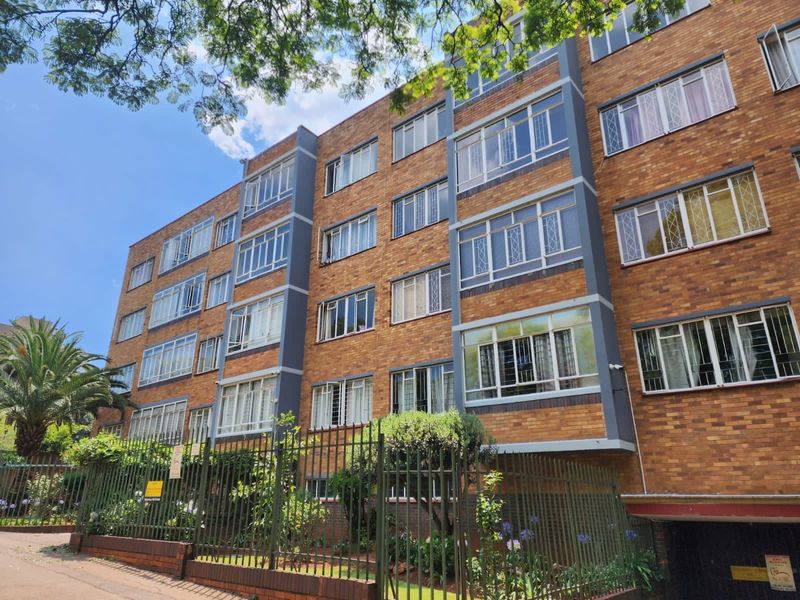 Apartment For Sale In Johannesburg - Photo 2