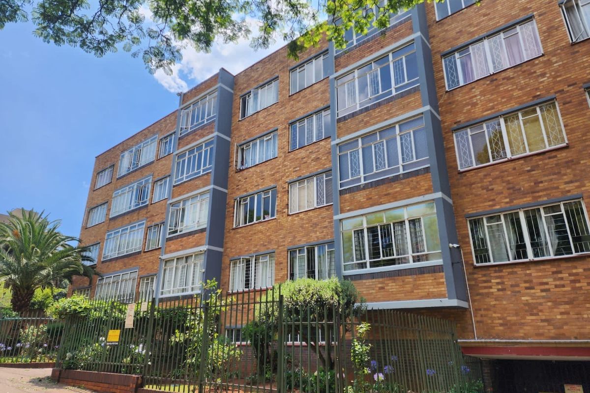 Apartment For Sale In Johannesburg - Photo 2