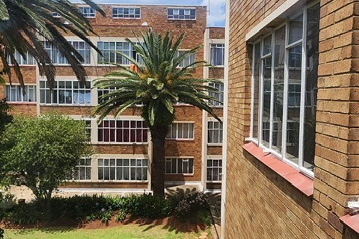 Apartment For Sale In Johannesburg - Photo 4