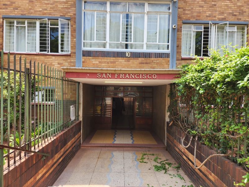Apartment For Sale In Johannesburg - Photo 3