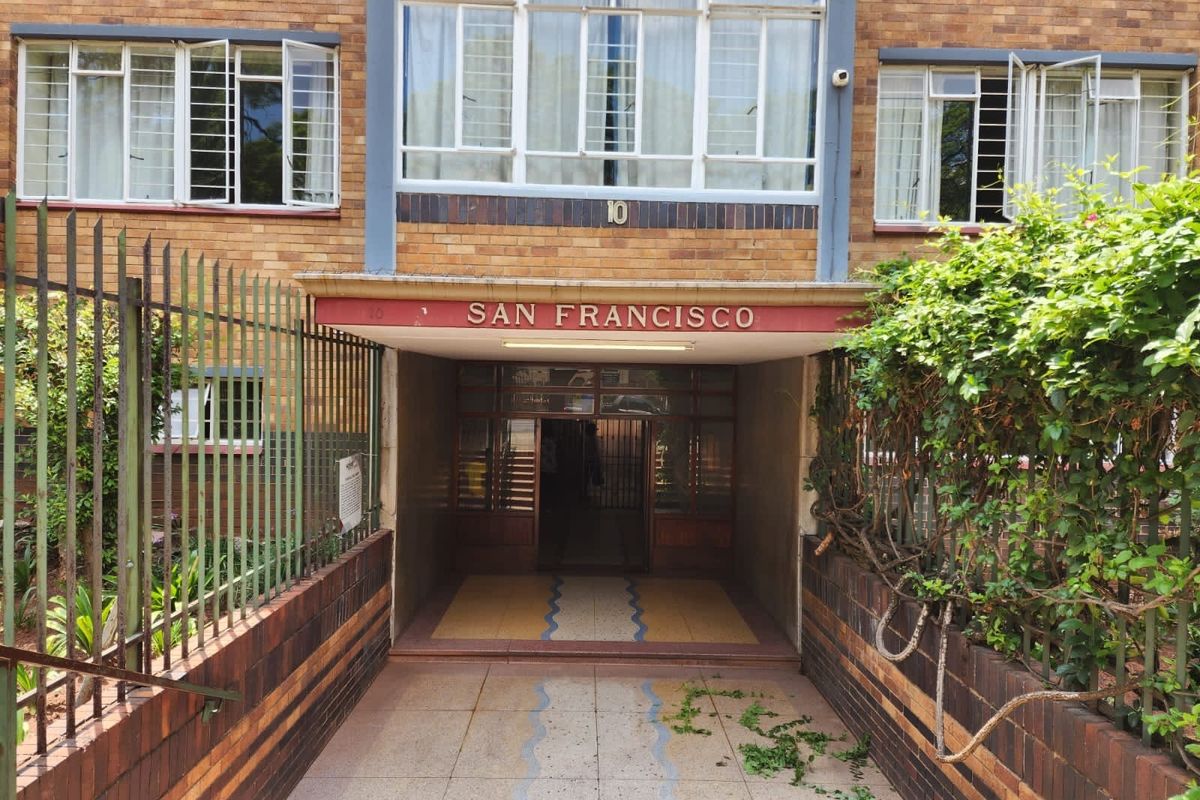 Apartment For Sale In Johannesburg - Photo 3