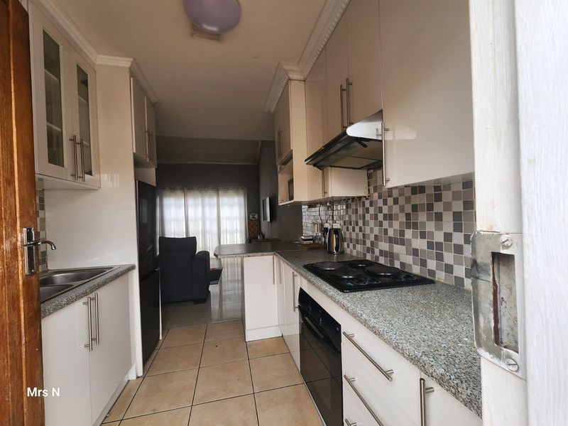 Townhouse Pending Sale In Centurion - Photo 9