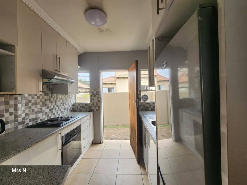 Townhouse Pending Sale In Centurion - Photo 2