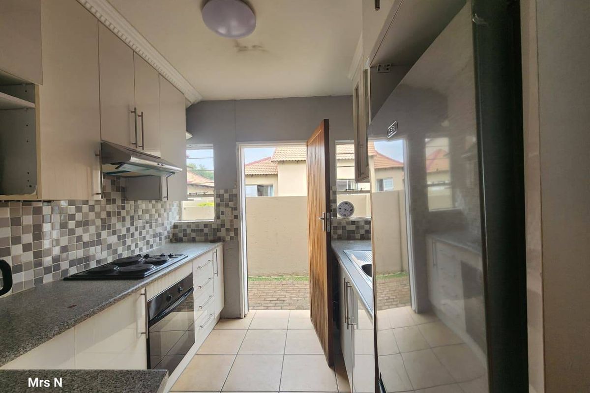 Townhouse Pending Sale In Centurion - Photo 2