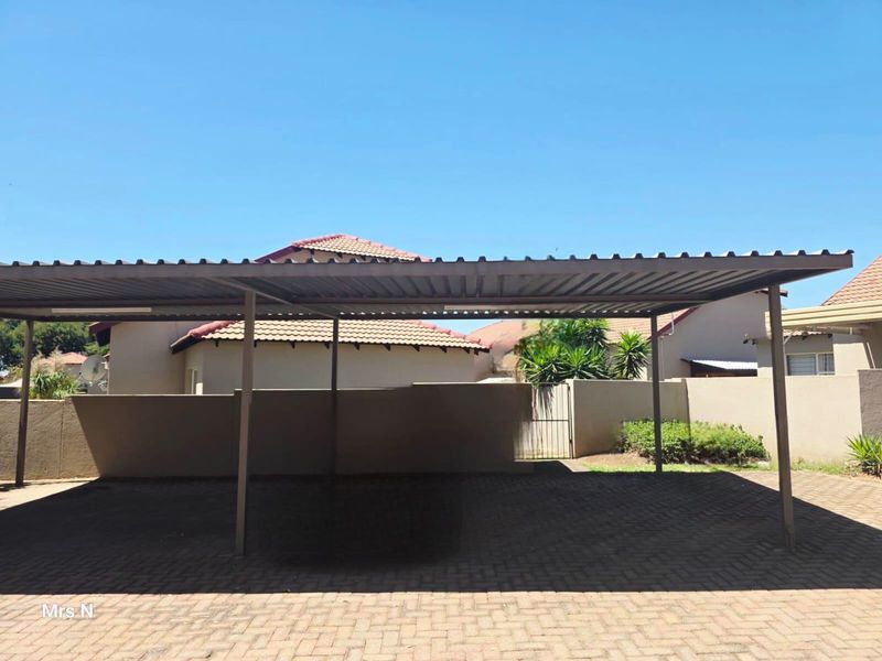 Townhouse Pending Sale In Centurion - Photo 4