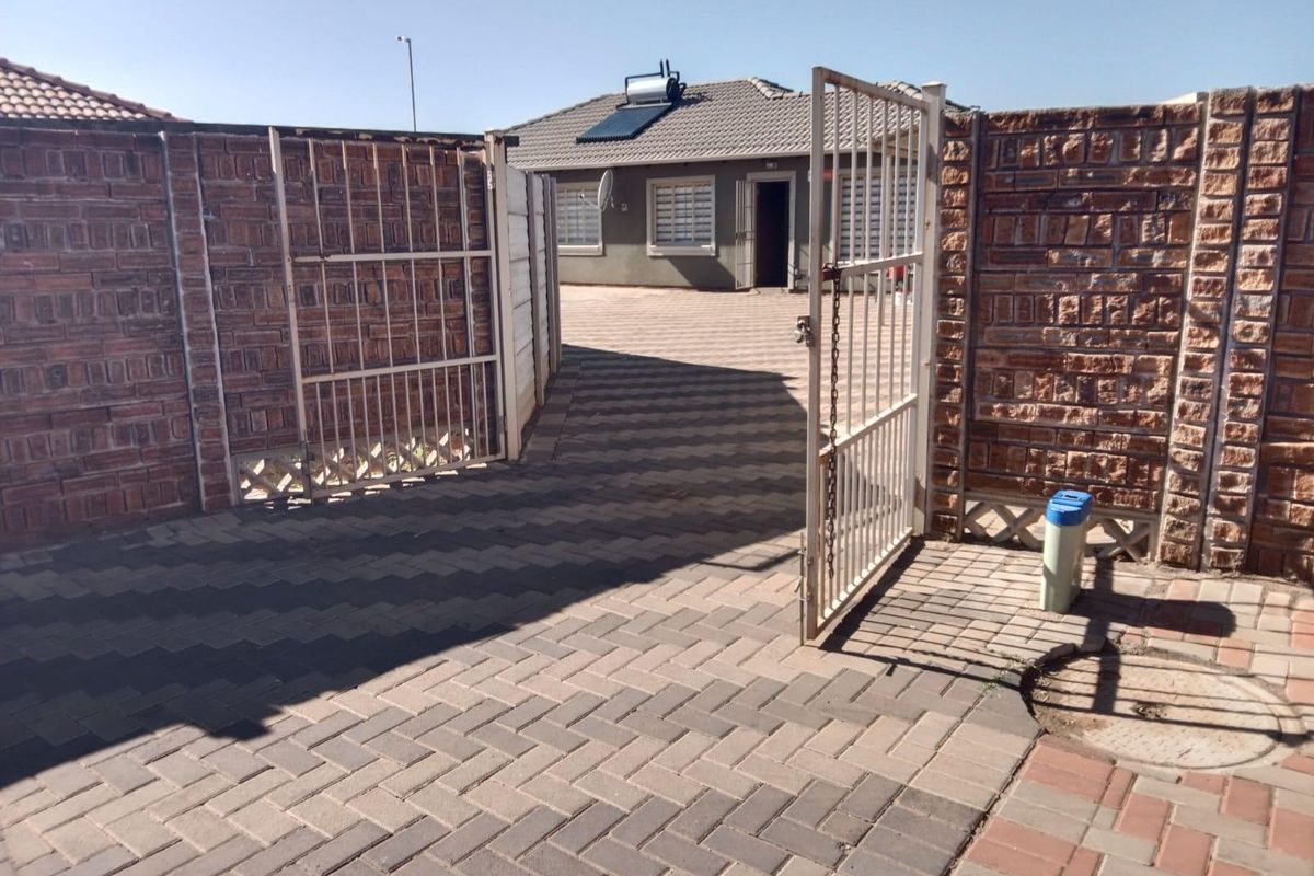 House For Sale In Alberton - Photo 4