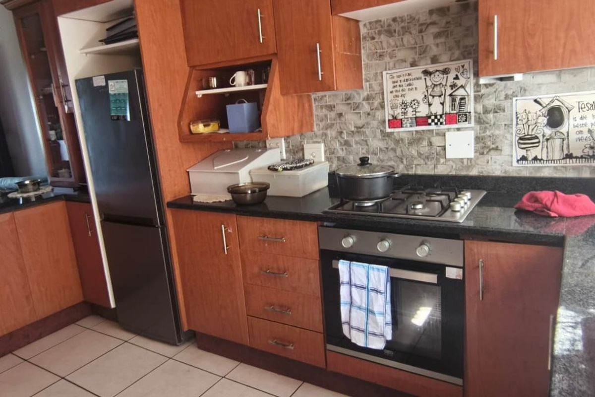 Townhouse For Sale In Port Edward - Photo 5