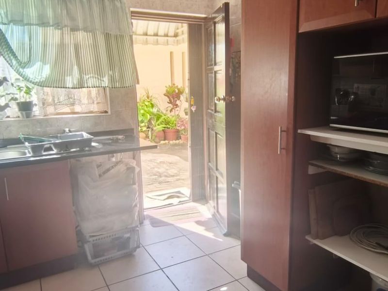 Townhouse For Sale In Port Edward - Photo 7