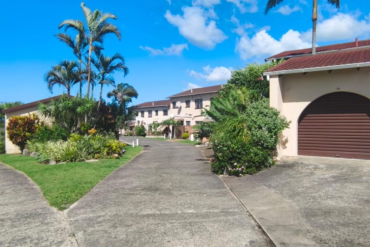 Townhouse For Sale In Port Edward - Photo 3