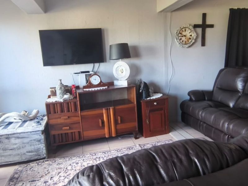 Townhouse For Sale In Port Edward - Photo 10