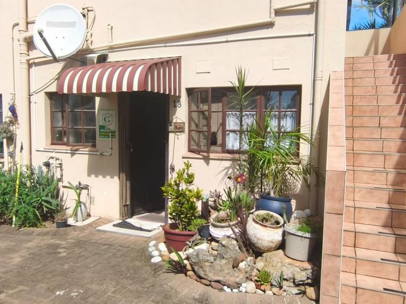 Townhouse For Sale In Port Edward - Photo 4