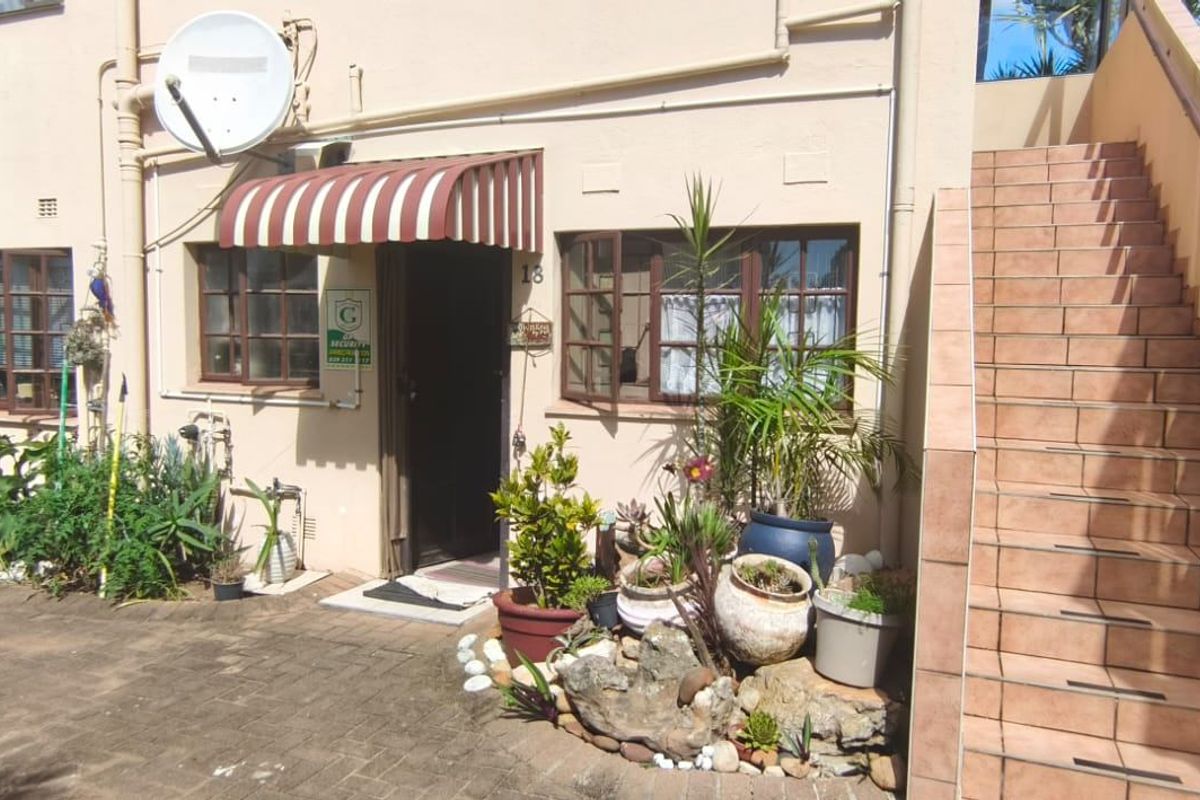 Townhouse For Sale In Port Edward - Photo 4