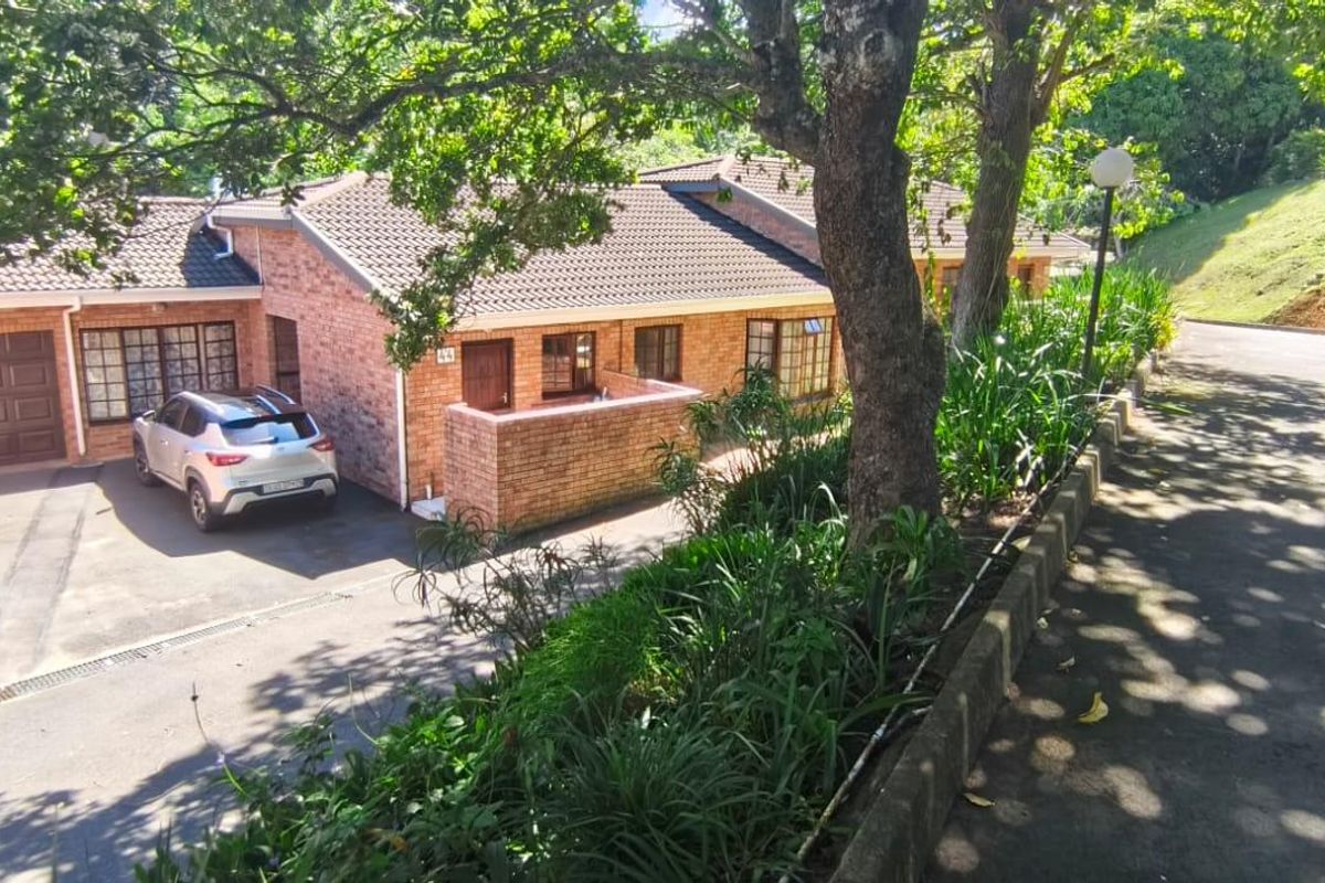 Townhouse For Sale In Margate - Photo 2