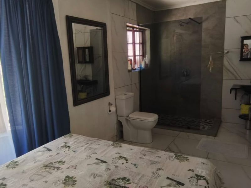 Townhouse For Sale In Margate - Photo 10