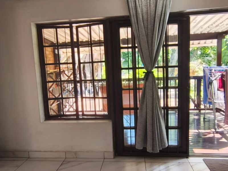 Townhouse For Sale In Margate - Photo 9