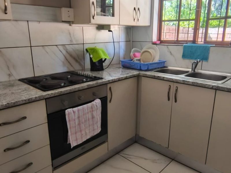 Townhouse For Sale In Margate - Photo 7