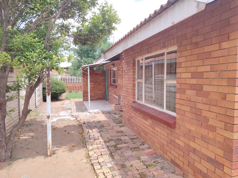 House Sold In Nigel - Photo 1