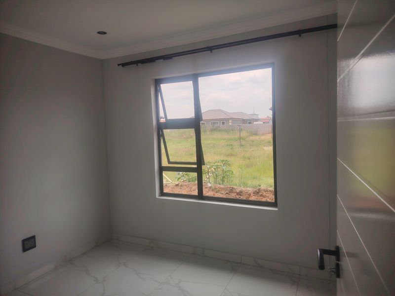 House Pending Sale In Nigel - Photo 2