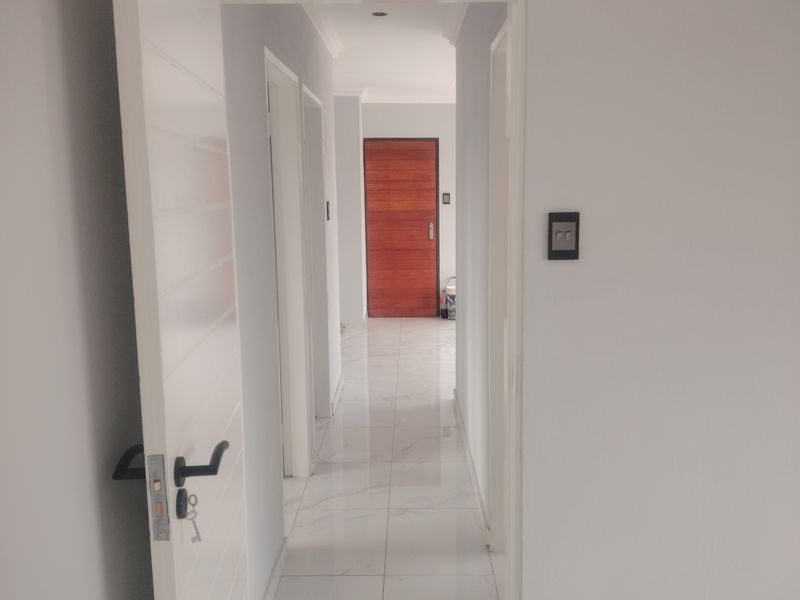 House Pending Sale In Nigel - Photo 5