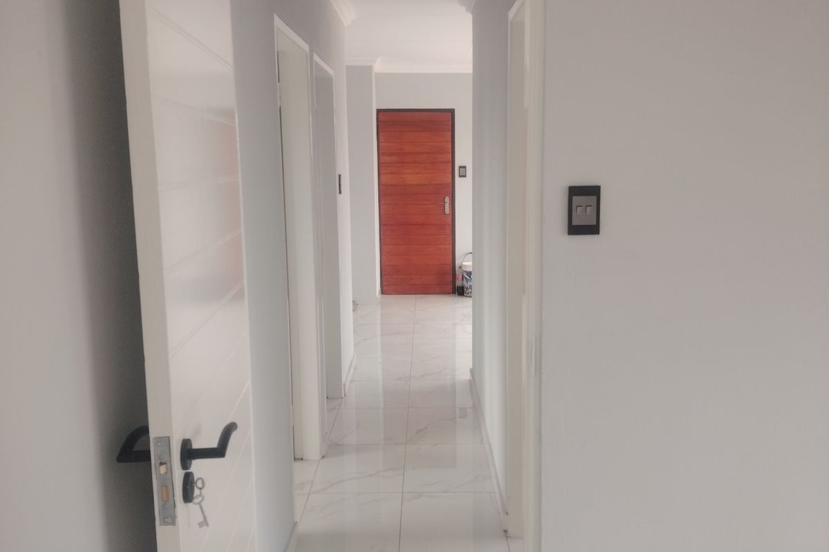 House Pending Sale In Nigel - Photo 5