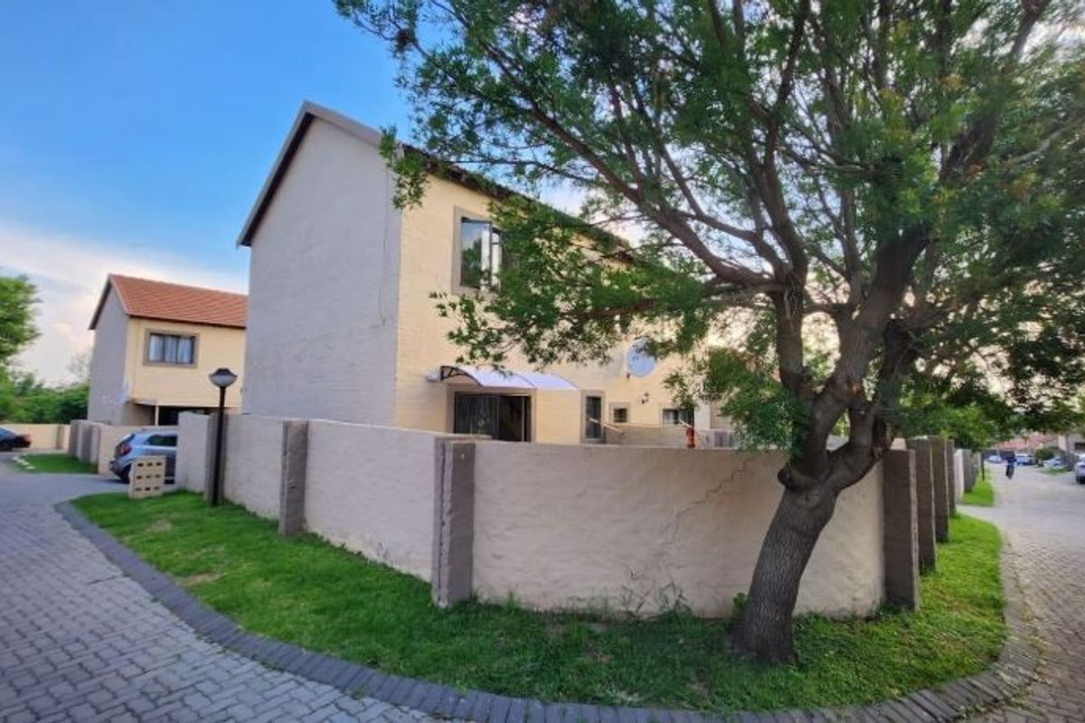 Townhouse For Sale In Midrand - Photo 2