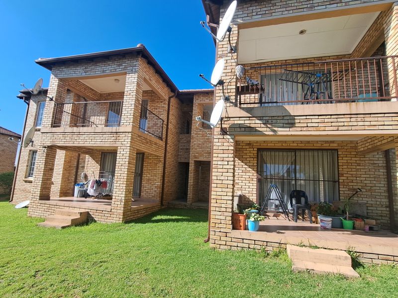 Townhouse For Sale In Midrand - Photo 2