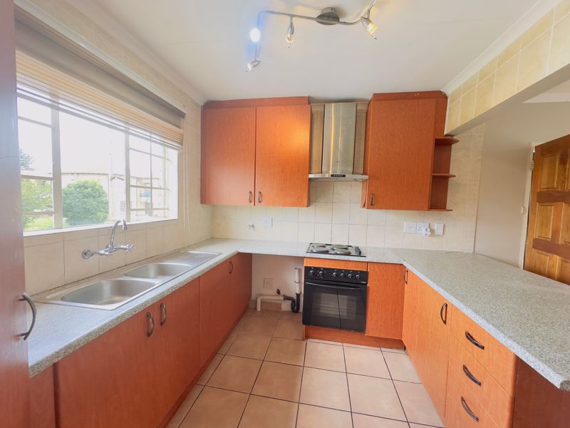 Townhouse For Sale In Midrand - Photo 2